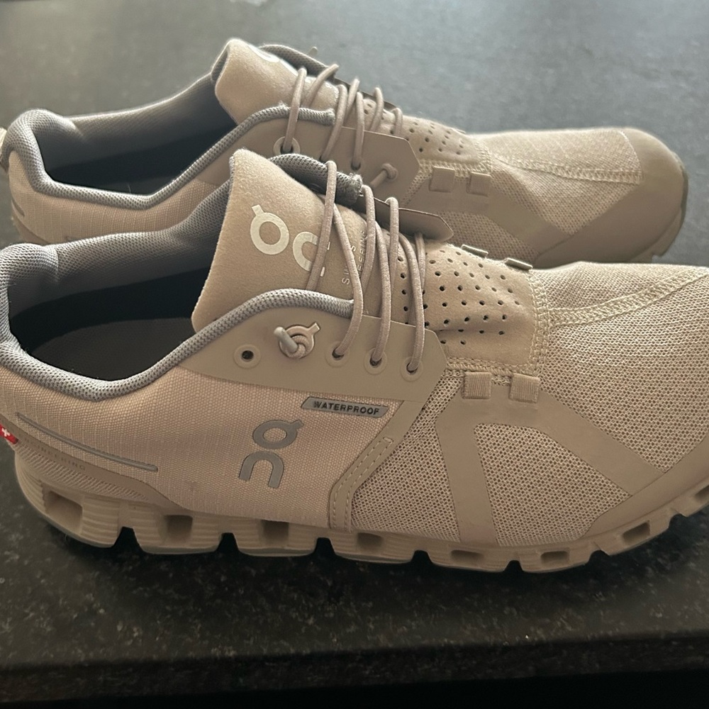 Womens size 7.5 on clouds